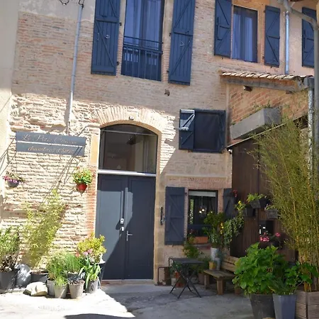 Le Petit Couvent Alojamento de Acomodação e Pequeno-almoço LʼIsle-en-Dodon